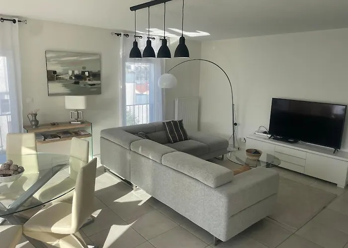 Spacieux Duplex, Parking Privé , Proche Bordeaux Cenon