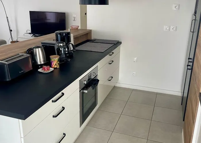 Spacieux Duplex, Parking Privé , Proche Bordeaux Cenon