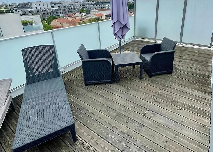 Spacieux Duplex, Parking Privé , Proche Bordeaux * Cenon